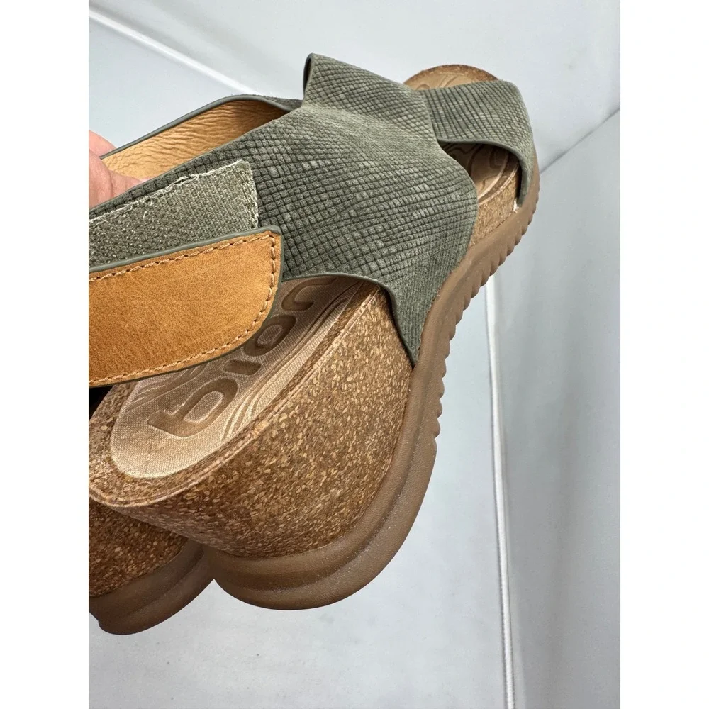 Bionica Cybele Wedge‎ Sandals Women 8.5 Green Leather Textured Boho Beach